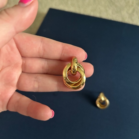 Italian Interlocking Hoop Earrings - Picture 3 of 4